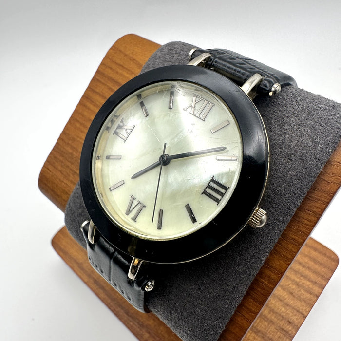 Black Strap Quartz Watch Pearlescent Dial