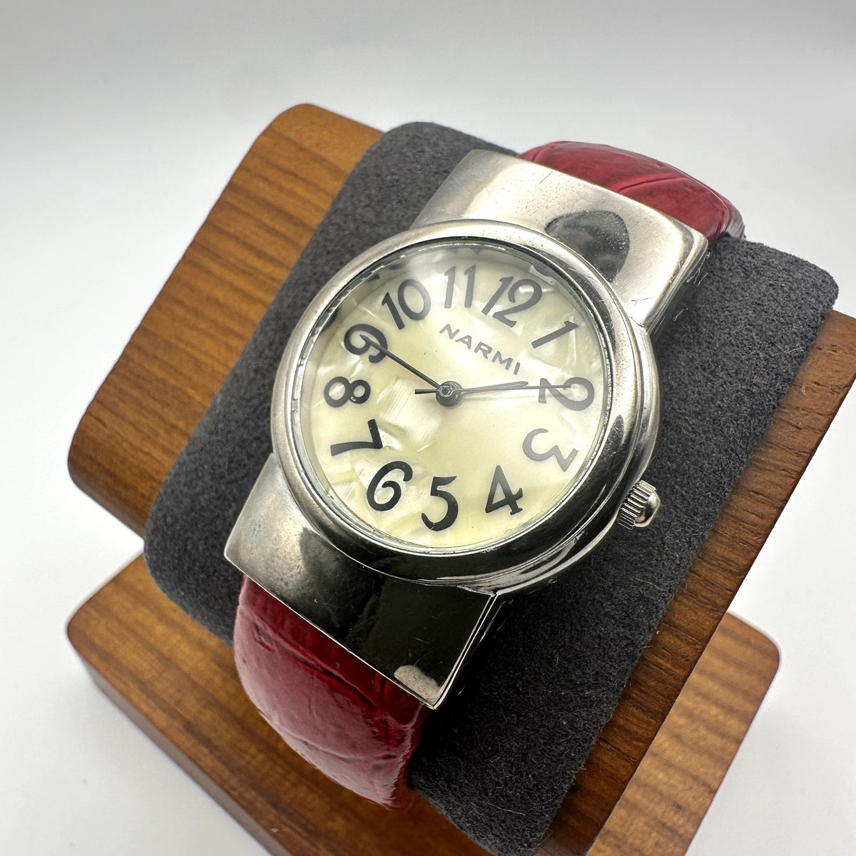 Narmi Women's Vintage Red Textured Strap Quartz Watch Silver Tone